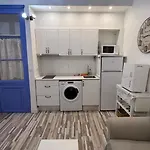 Cosy Apartment Next To The Sea